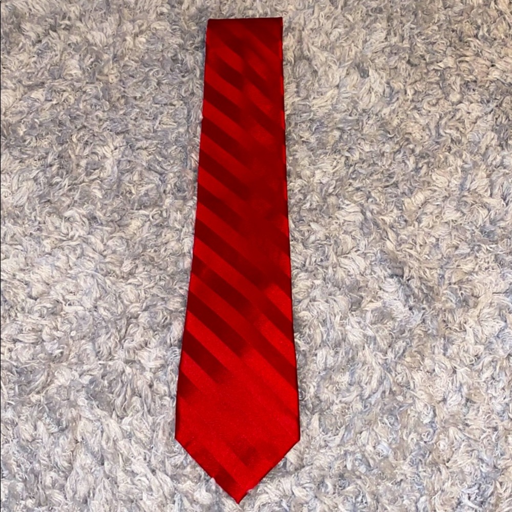 RED TIE 👔 🎅🏼